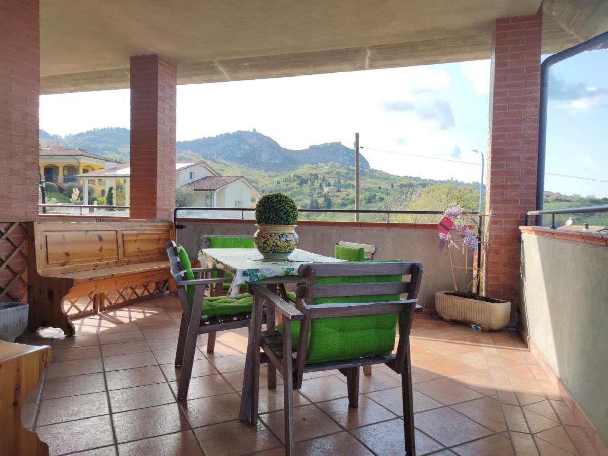 Ferienwohnung Relax In Collina A Due Passi Dal Mare Torriana Exterior foto